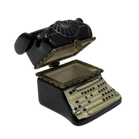 Limoges-Style Porcelain Hinged Trinket Box. - Picture 6 of 6